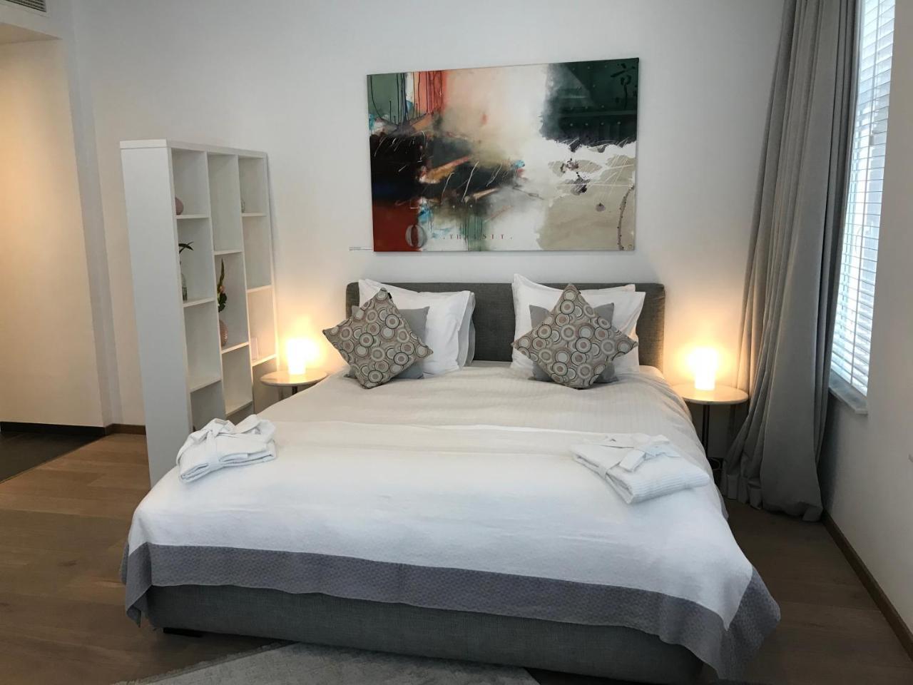 Large Double Room,738309598:JPEG