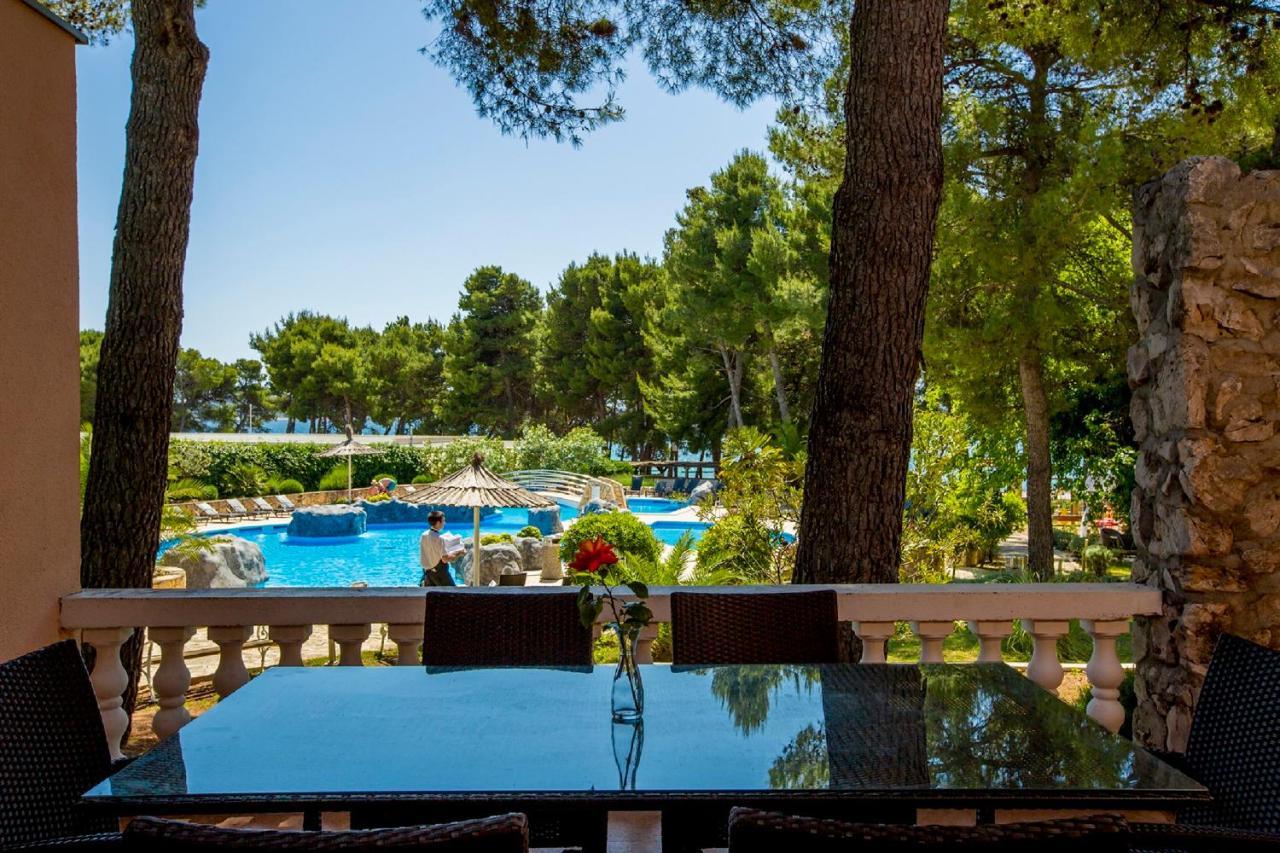Two-Bedroom Apartment with Terrace and Sea Side