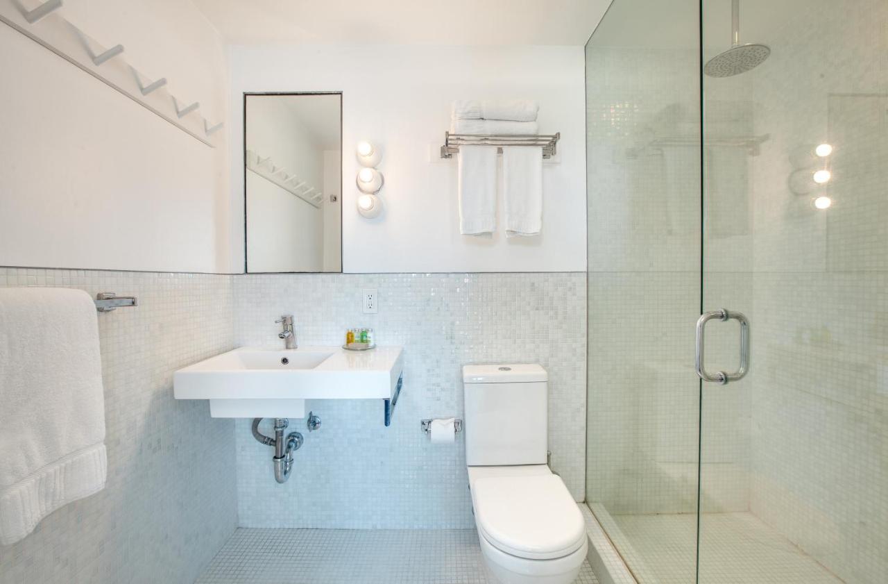 Suite con 1 dormitorio y vistas frontales al mar