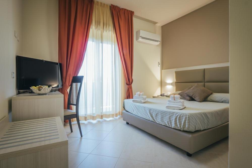 Deluxe Queen Room