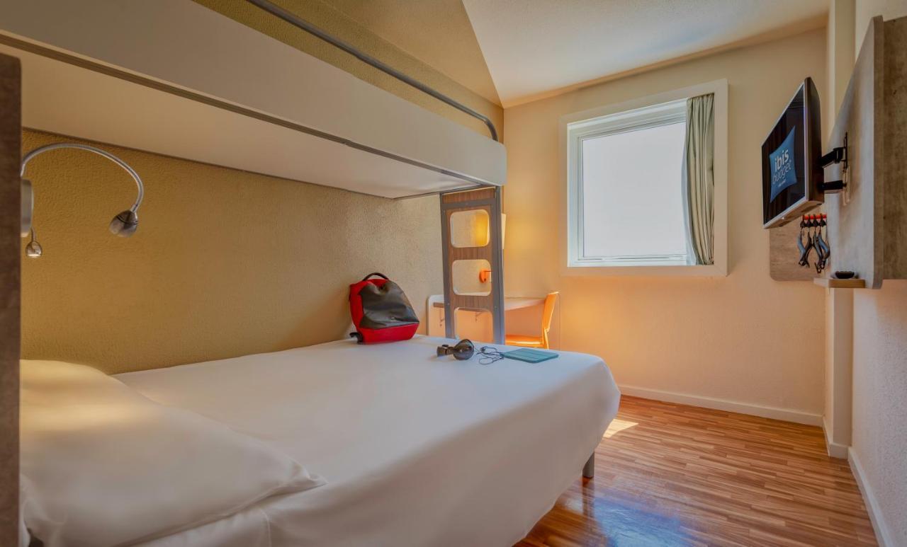 Standard Apartment with Overlapping Bed