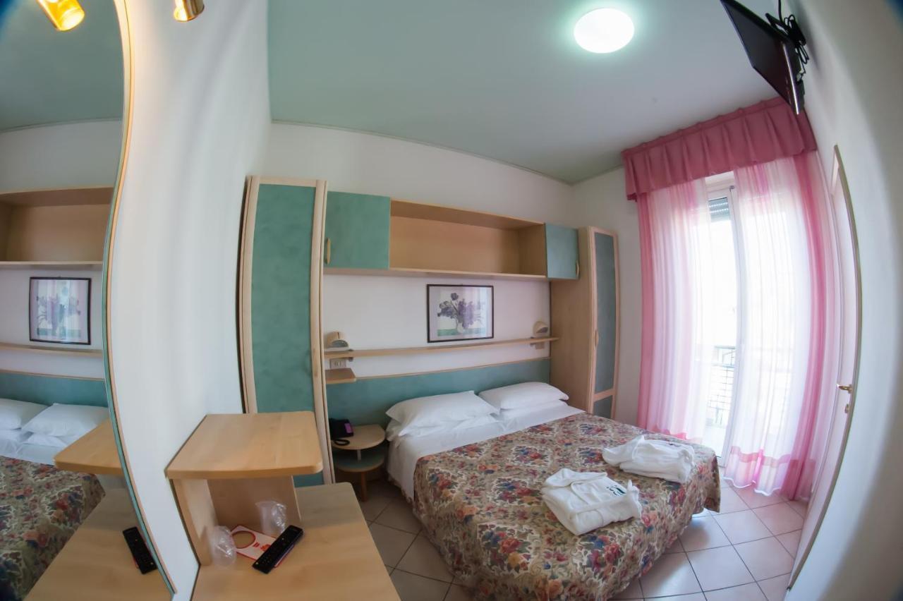 Superior Single Room,738961861:JPEG