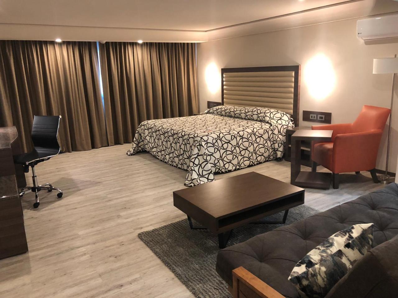 Deluxe King Suite