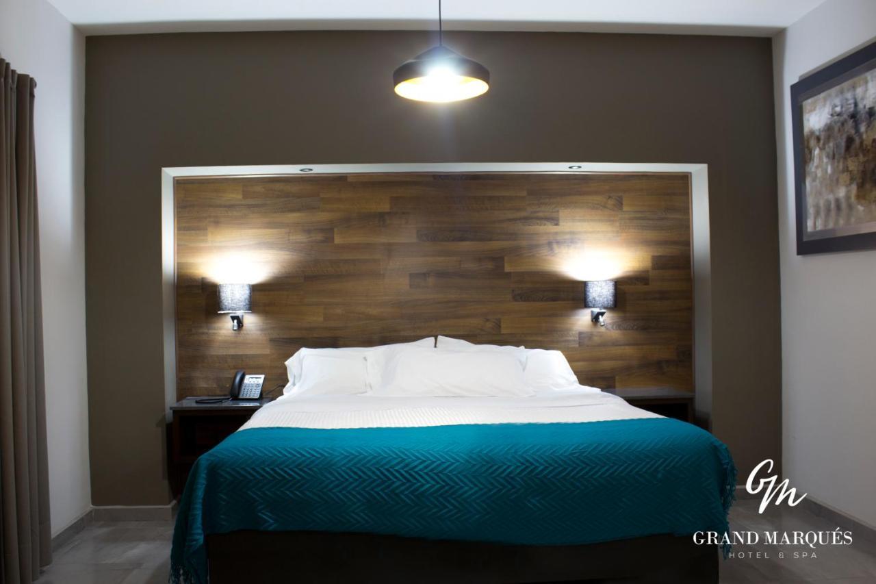 Deluxe Room (2 Adults + 1 Child)