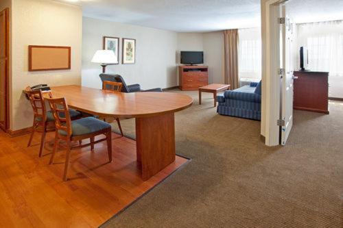 One-Bedroom King Suite