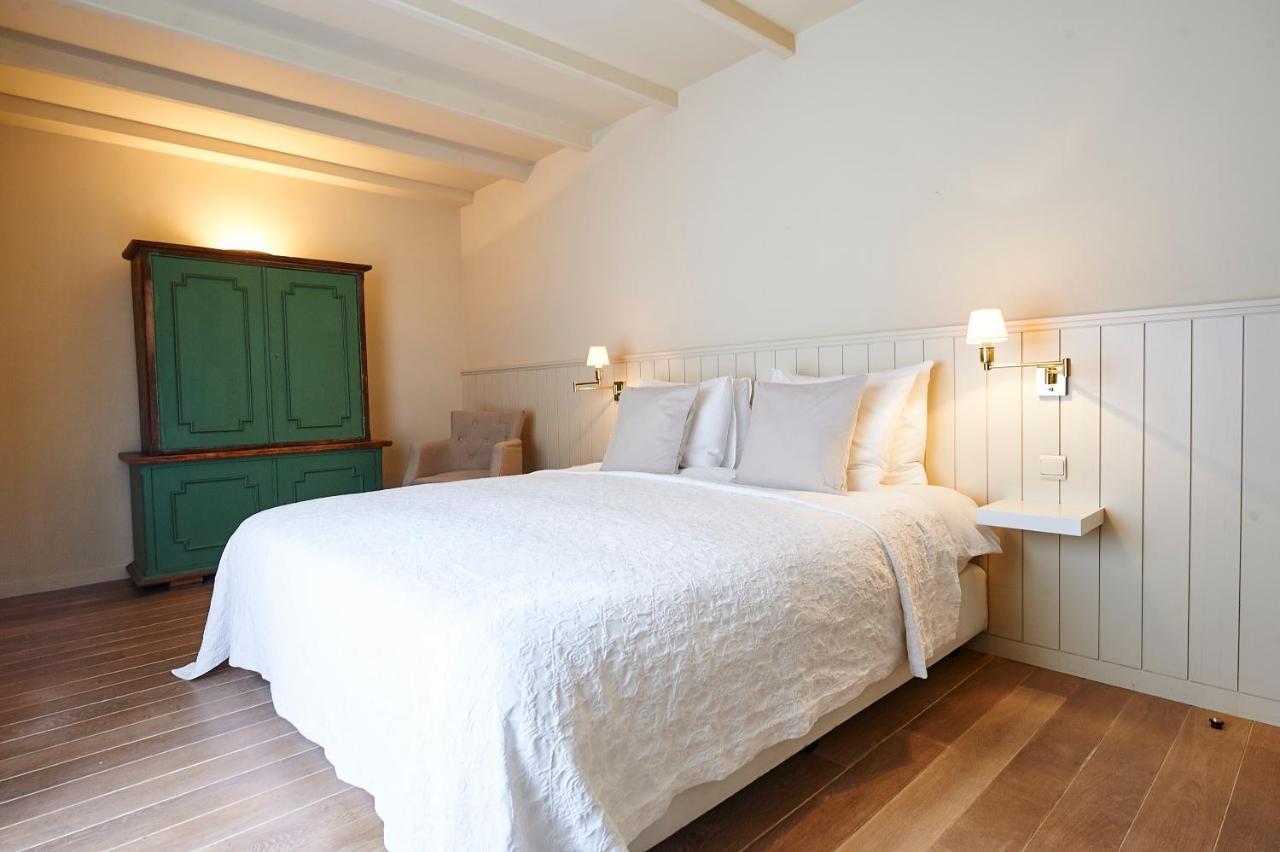 Zimmer mit Kingsize-Bett