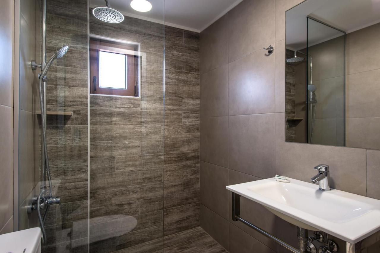 Standaard Tweepersoonskamer met 1 of 2 Bedden en Balkon