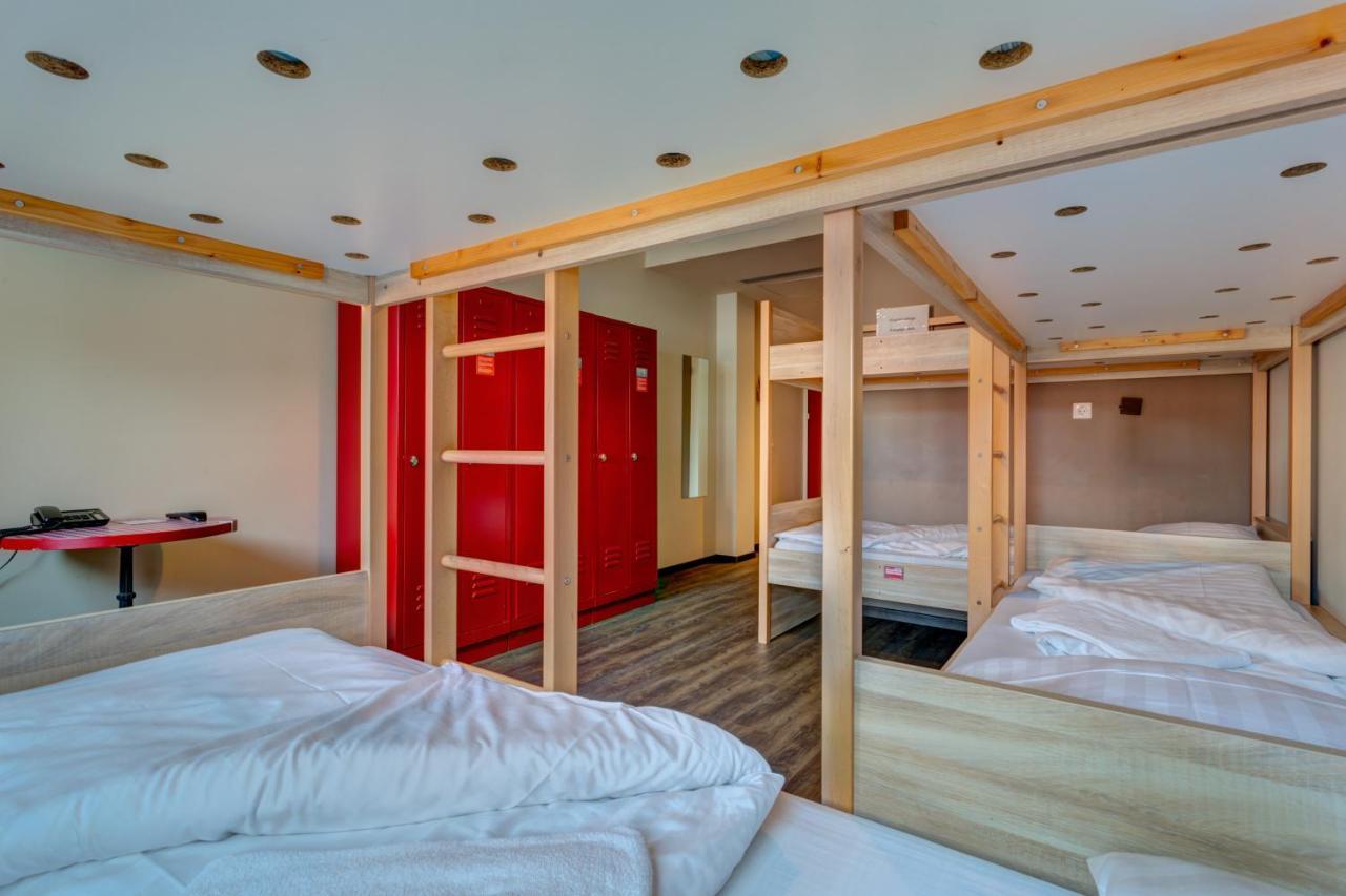 5-Bed Room,742911286:JPEG