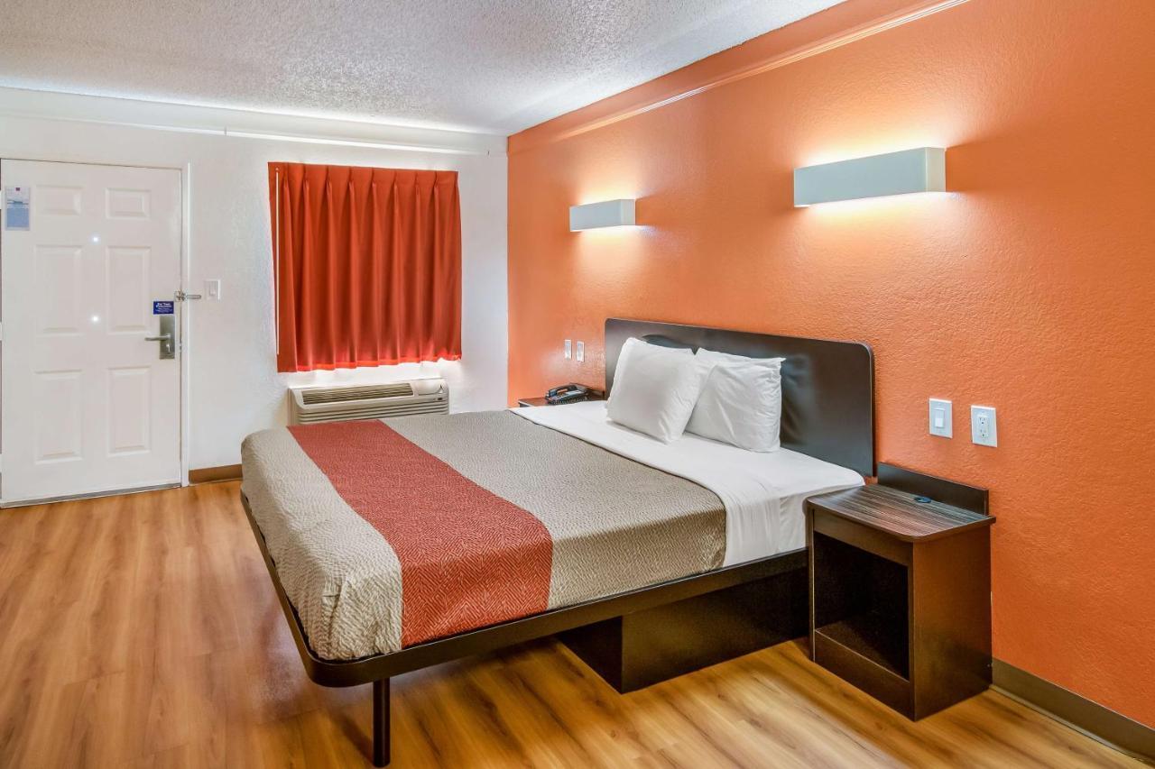 King Room - Non-Smoking