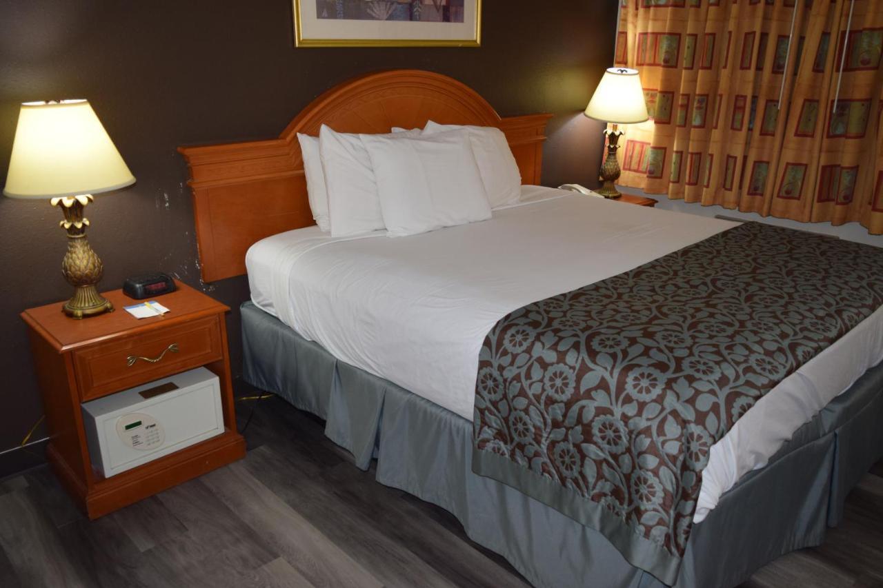 King Room - No Elevator/Non-Smoking