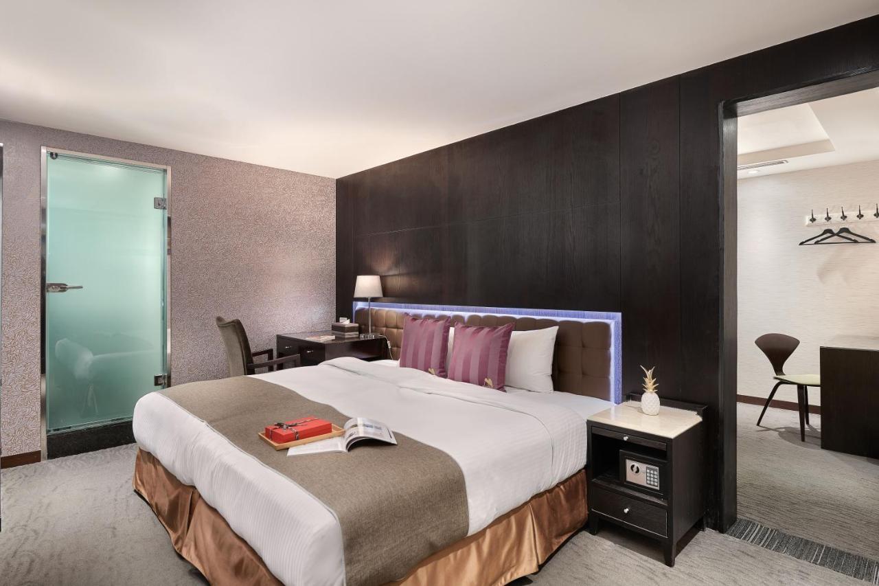 2-Bedroom Quadruple Room with 2 Bathrooms - No Window