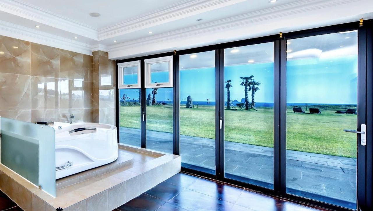 Deluxe Suite with Spa Bath