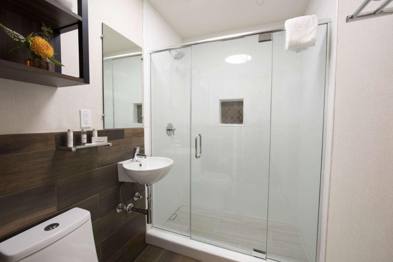 Deluxe Double Room with Two Double Beds - Non-Smoking