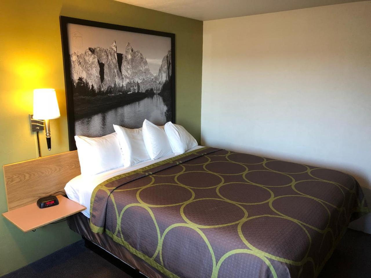 King Room - Non-Smoking