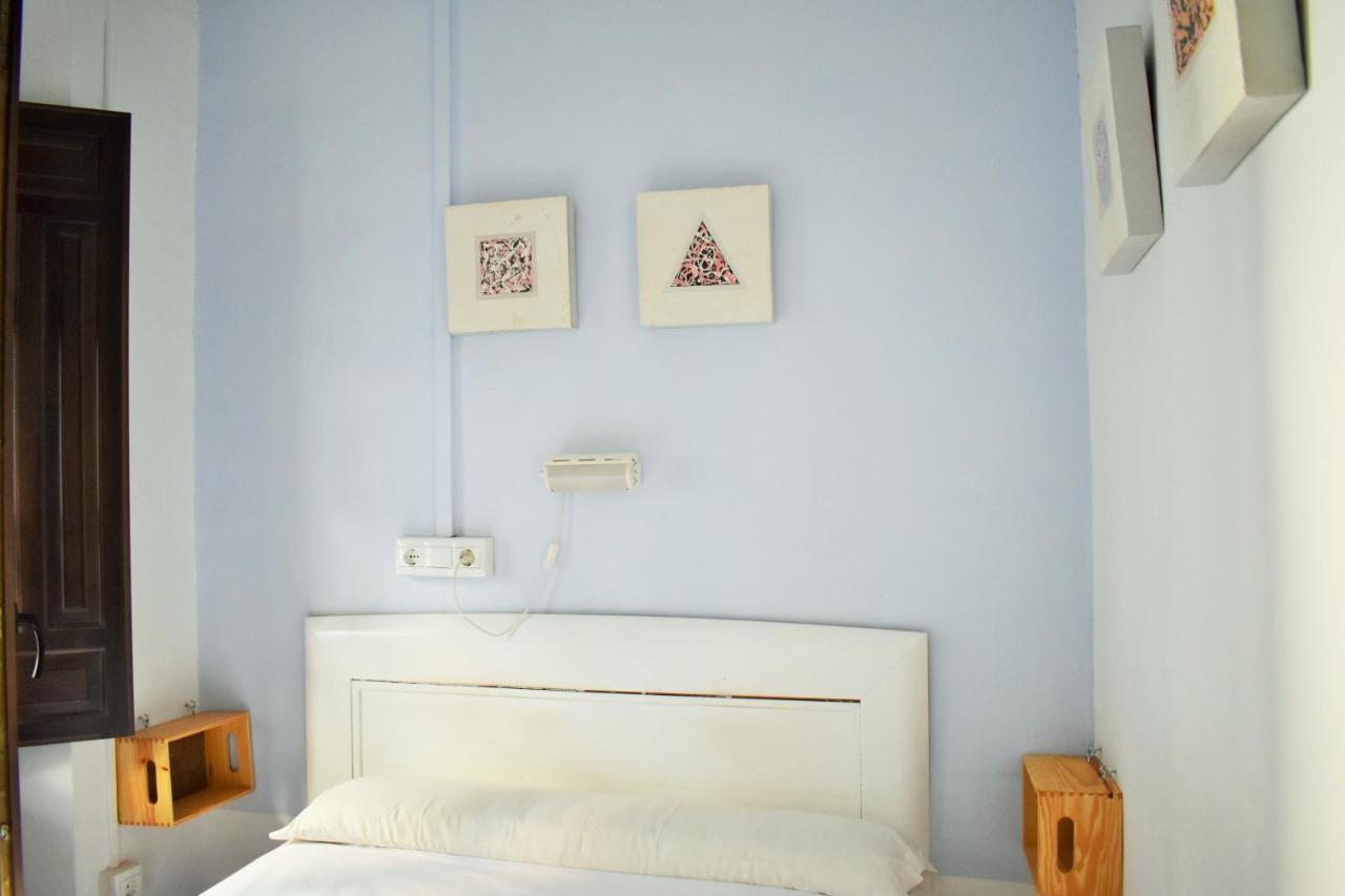 Quarto Individual com Banheiro Compartilhado