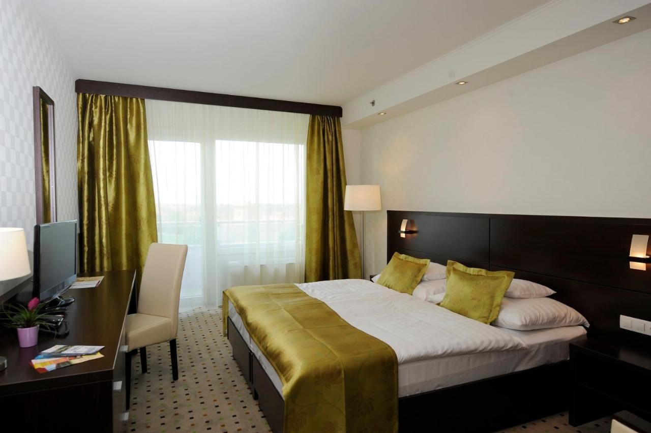 Standard Twin Room with Balcony and Castle View