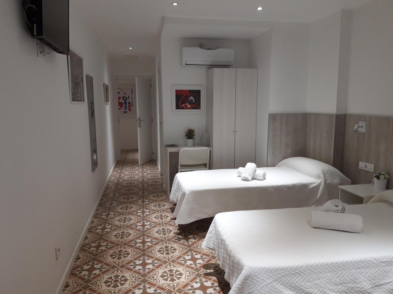 Quarto Triplo com Banheiro Privativo