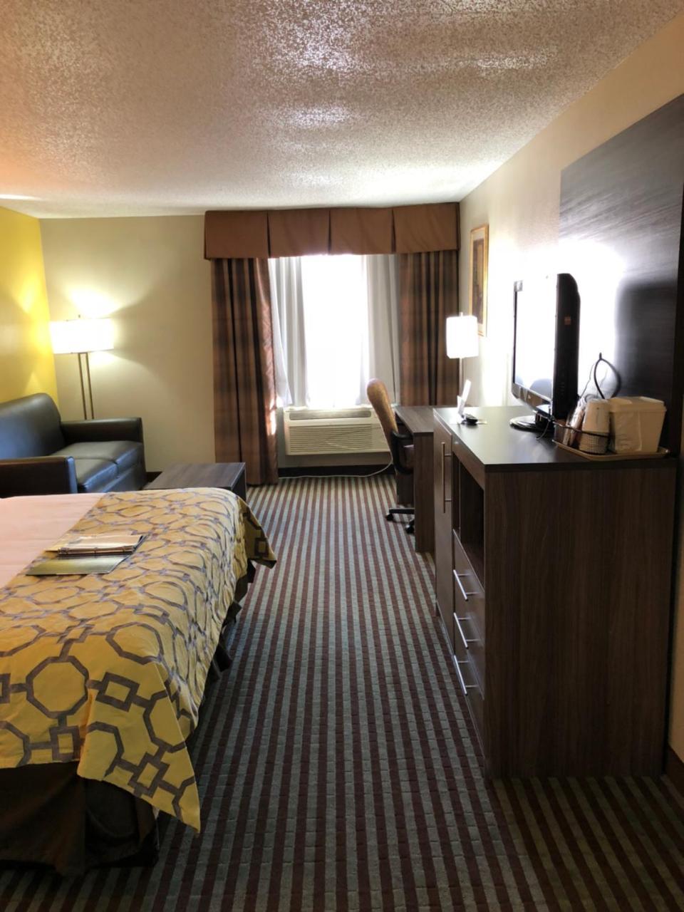 Deluxe King Room - Non-Smoking