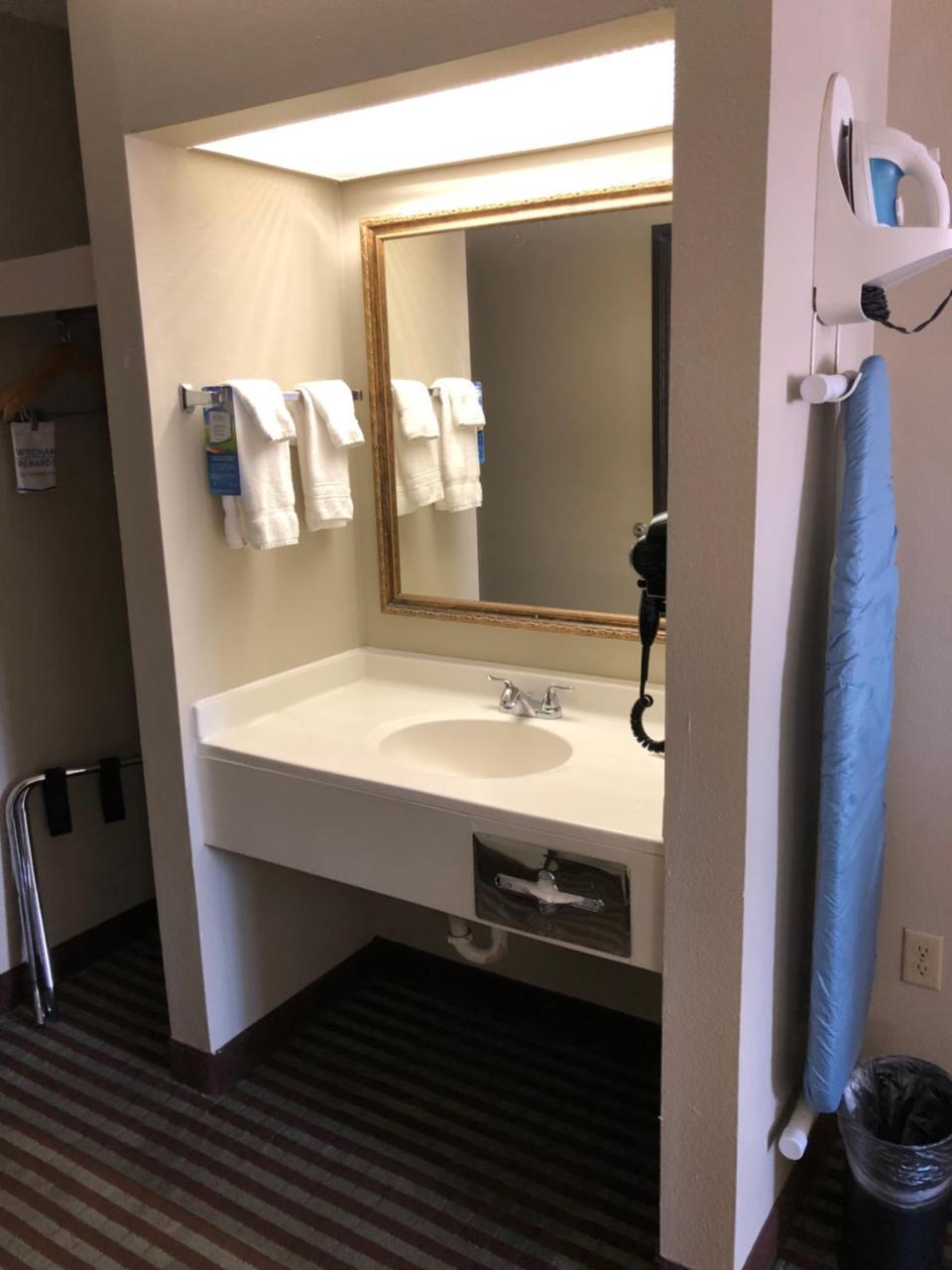 King Room - Disability Access/Non-Smoking