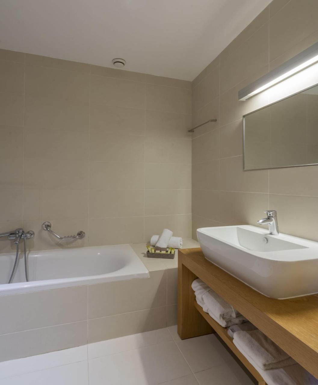 Triple Executive Room Delphi Valley View