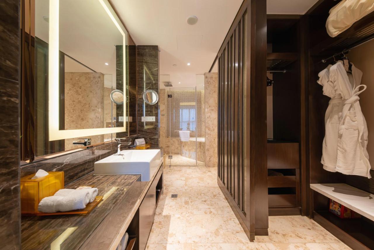 Executive Queen Room with River View