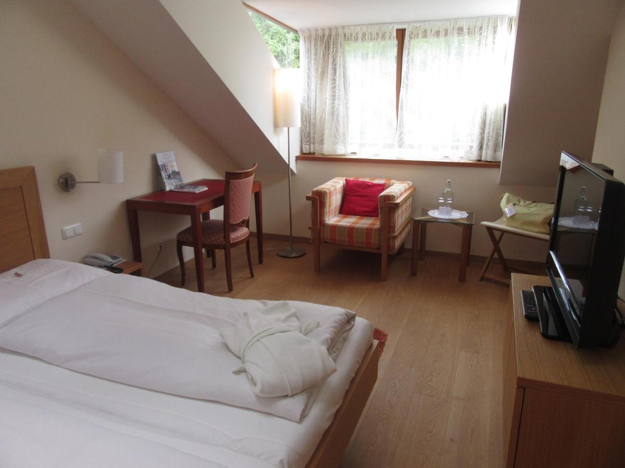 Standard Single Room,943982857:JPEG
