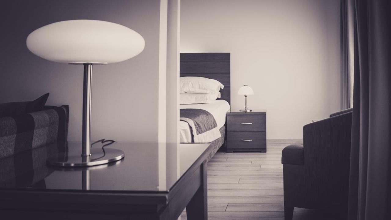 One-Bedroom Apartment,1216497349:JPEG