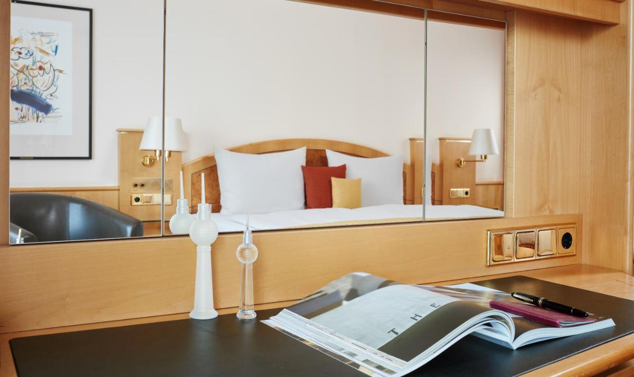 Business Double Room,747206153:JPEG