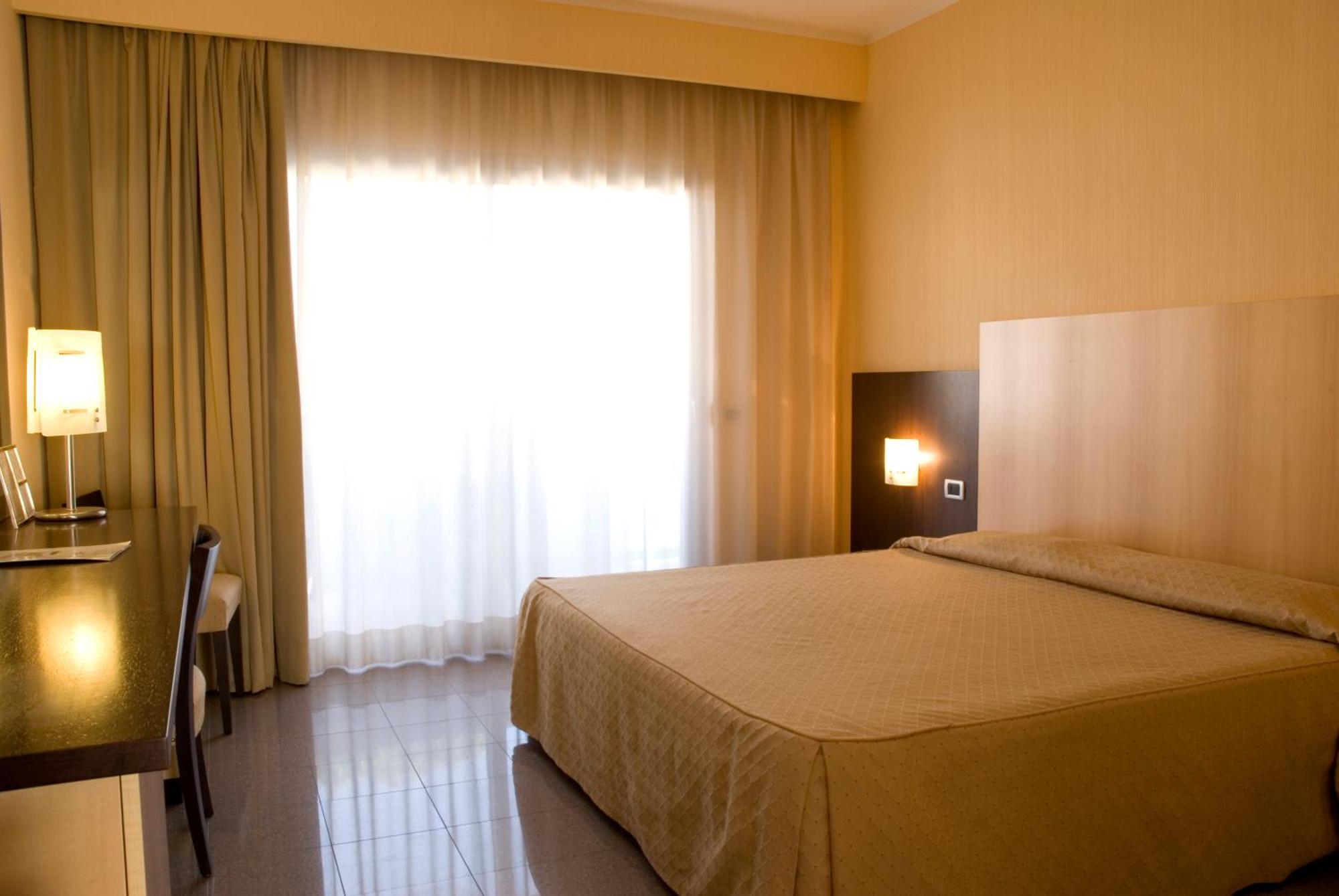 Double Room (1 Adult)
