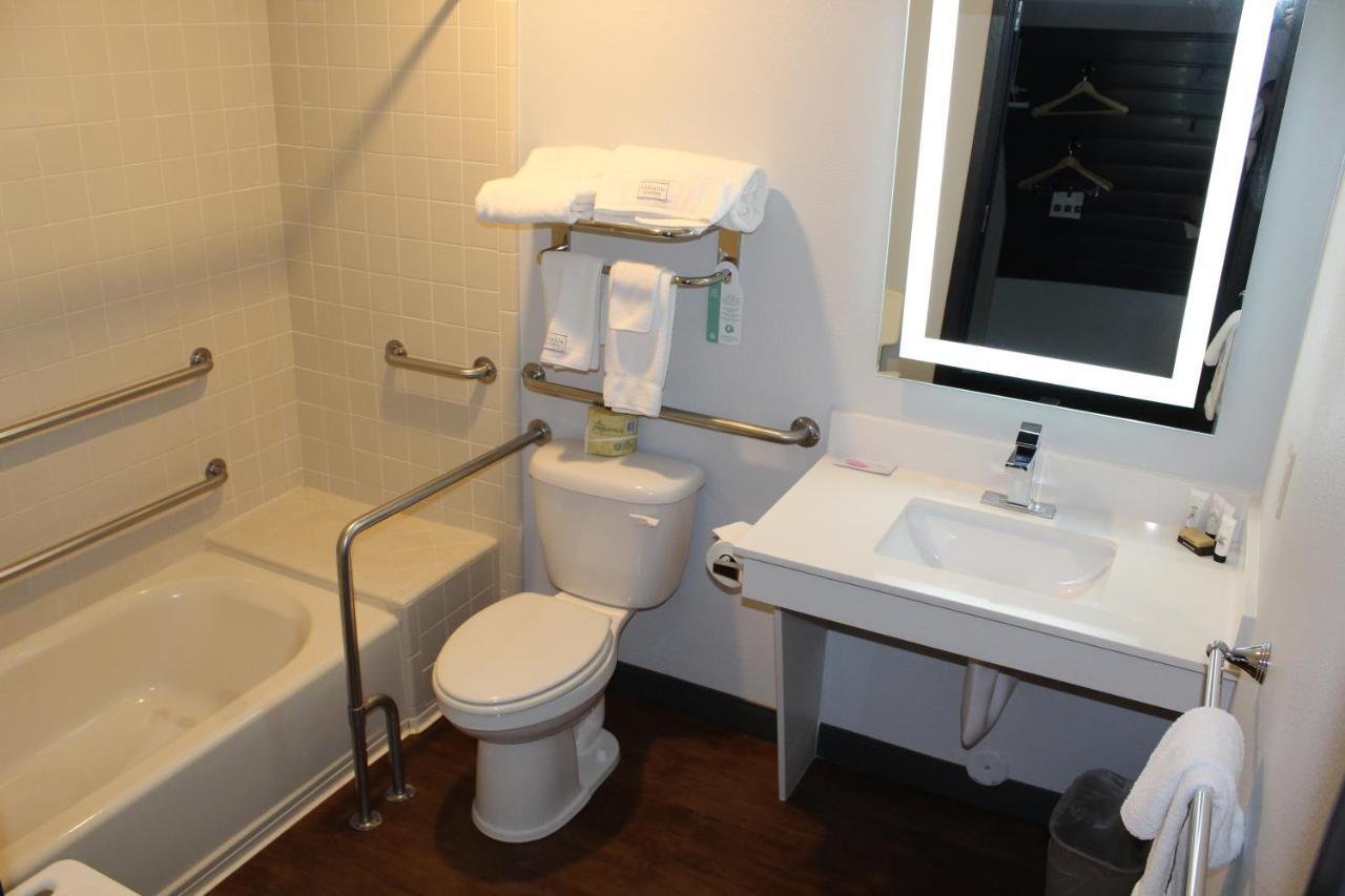Queen Room - Disability Access