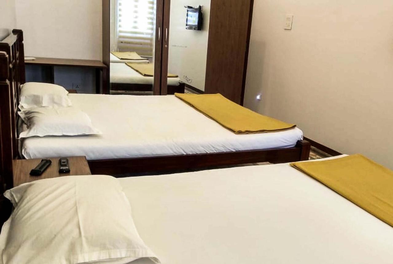Chambre Quadruple Supérieure avec Climatisation et Salle de Bains Commune