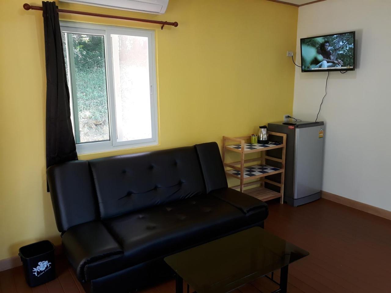 Bungalow with Patio,749710115:JPEG