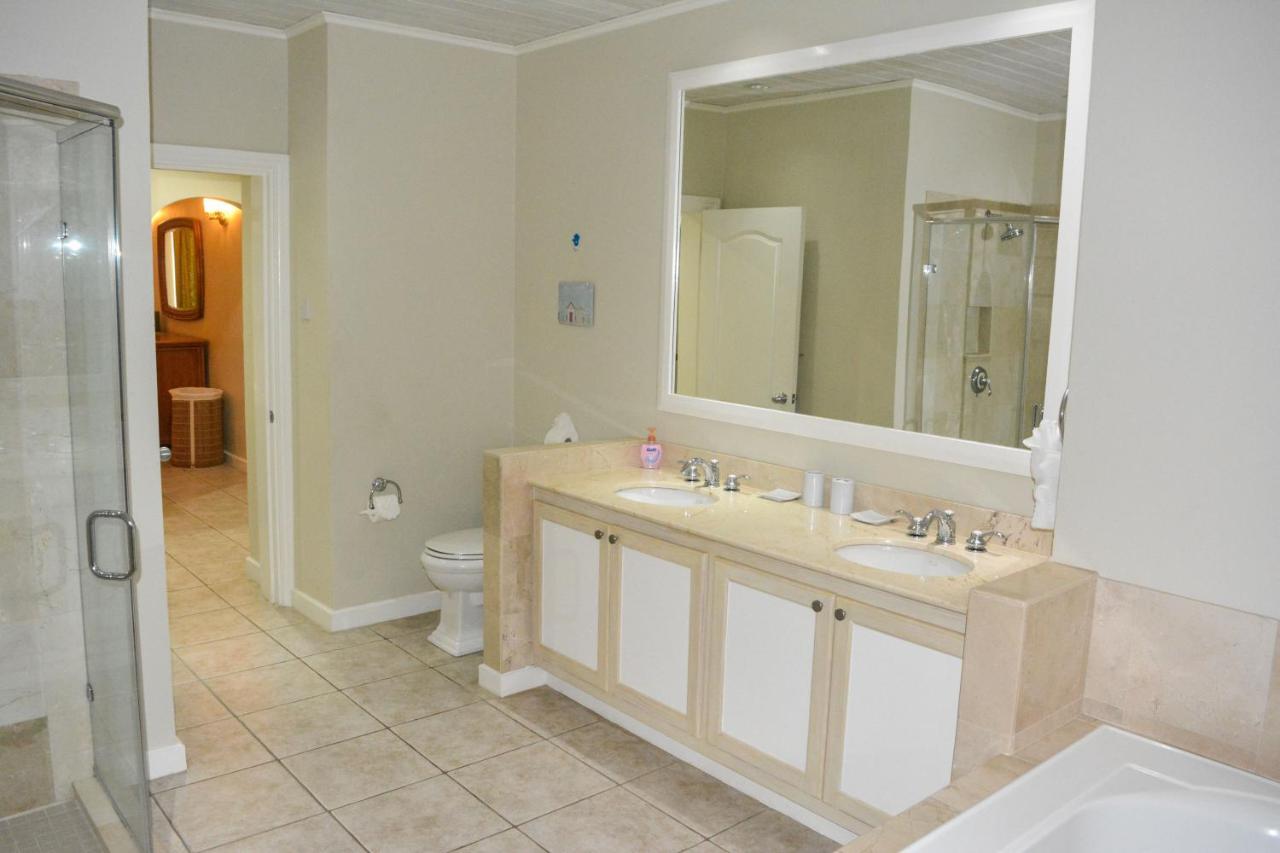 Harbor 1-Bedroom Water-Front Villa 14a