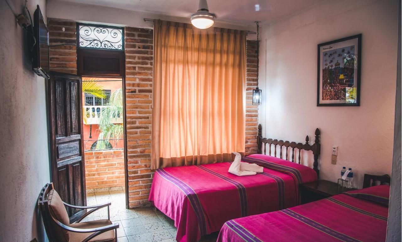 Chambre Standard avec 2 Lits Doubles et Balcon