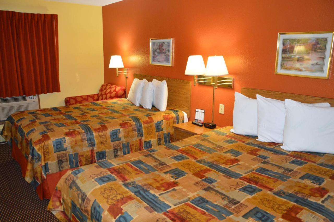 Full Size Room with Two Queen Beds - Smoking