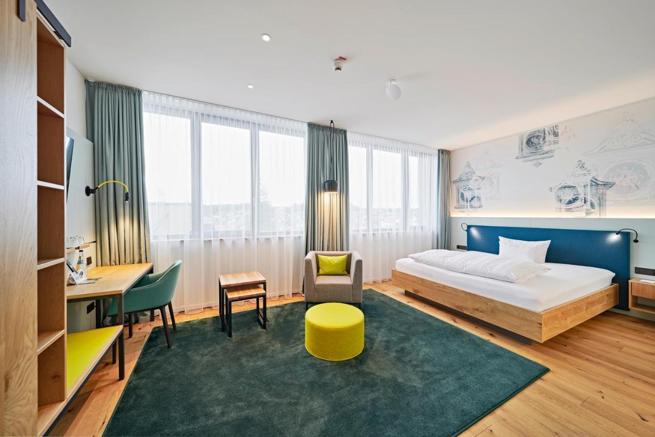 Doppel-/Zweibettzimmer mit Balkon