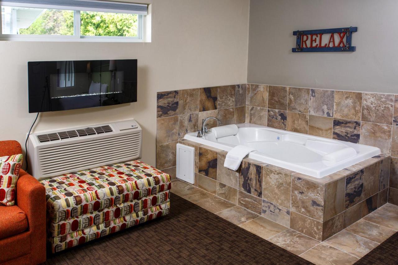 King Whirlpool (Pet Friendly)