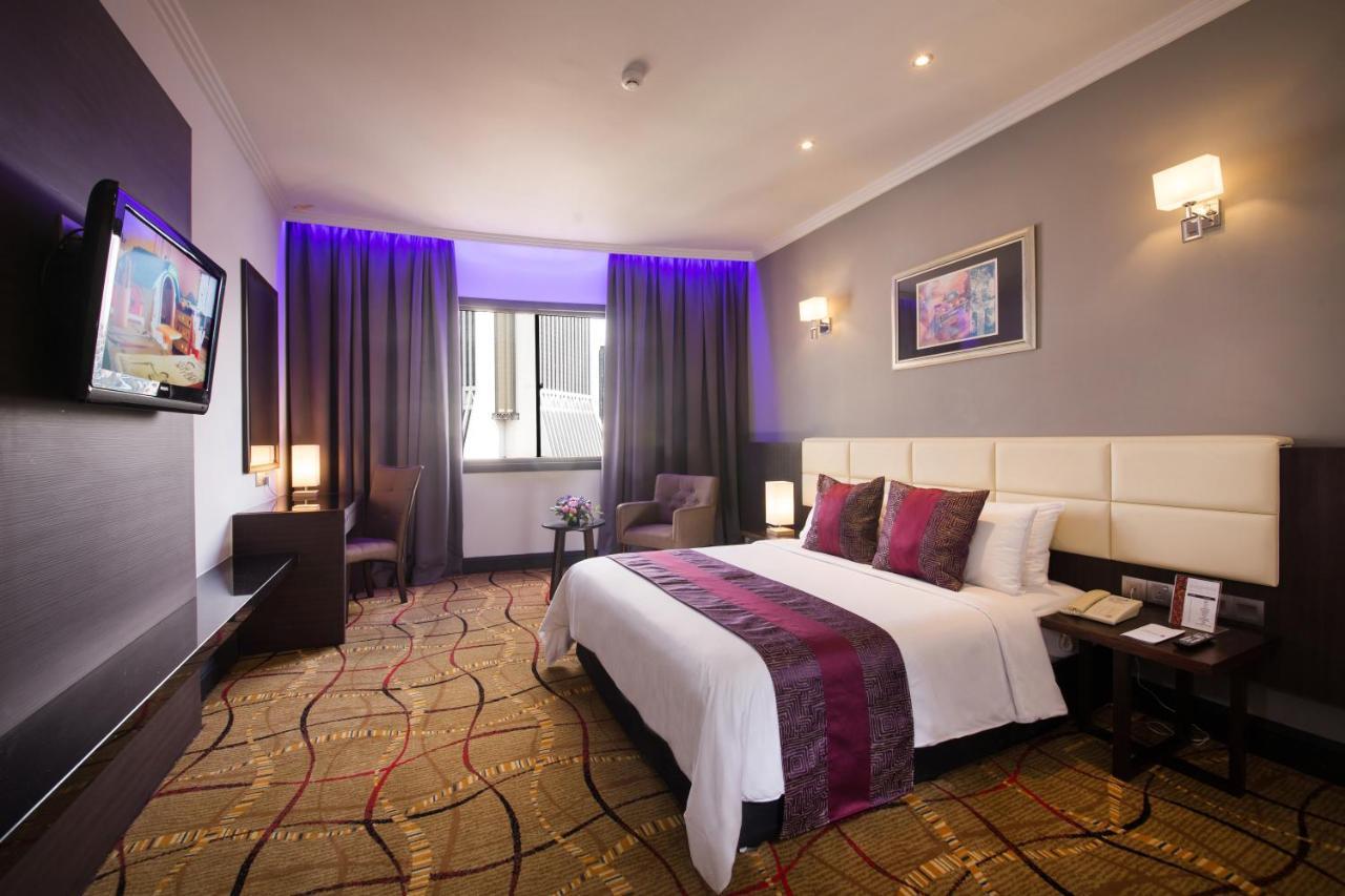 Deluxe Queen Room