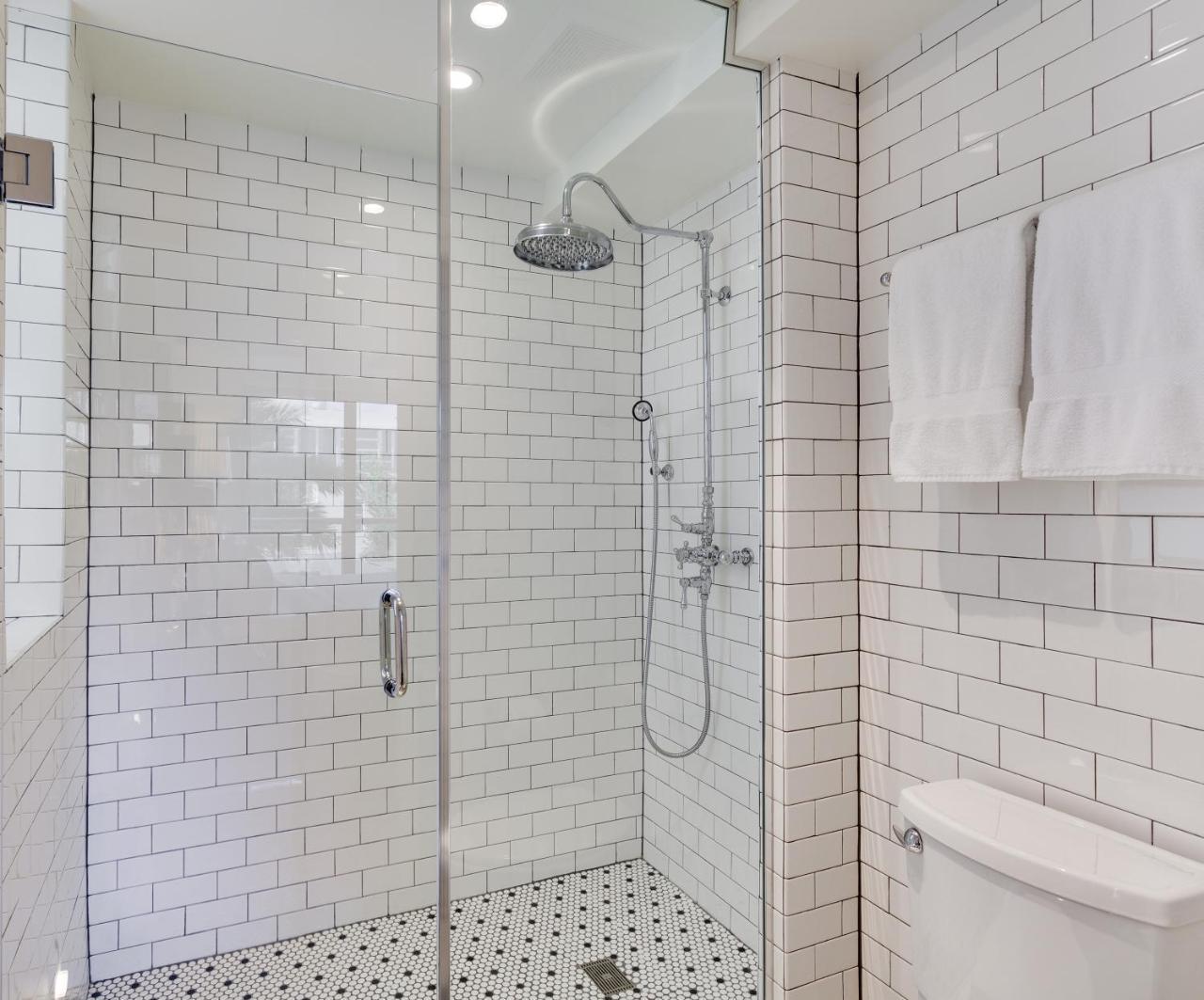 Acomodação Juliette com Cama King-size e Vista da Piscina - Acessível para Hóspedes com Mobilidade Reduzida