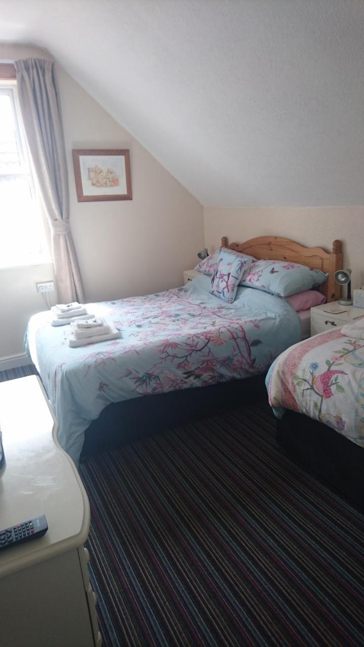 Family Room (2 Adults + 1 Child) No 9
