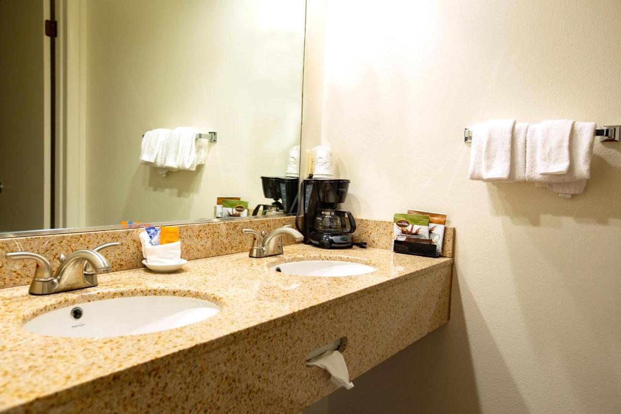 King Room with Jacuzzi - Non-Smoking