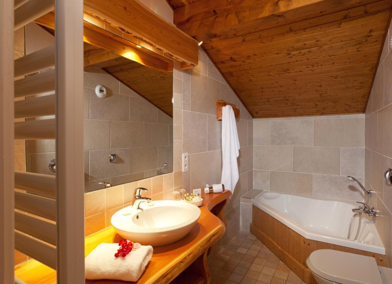 Studio with Connecting Rooms (4 Adults)
