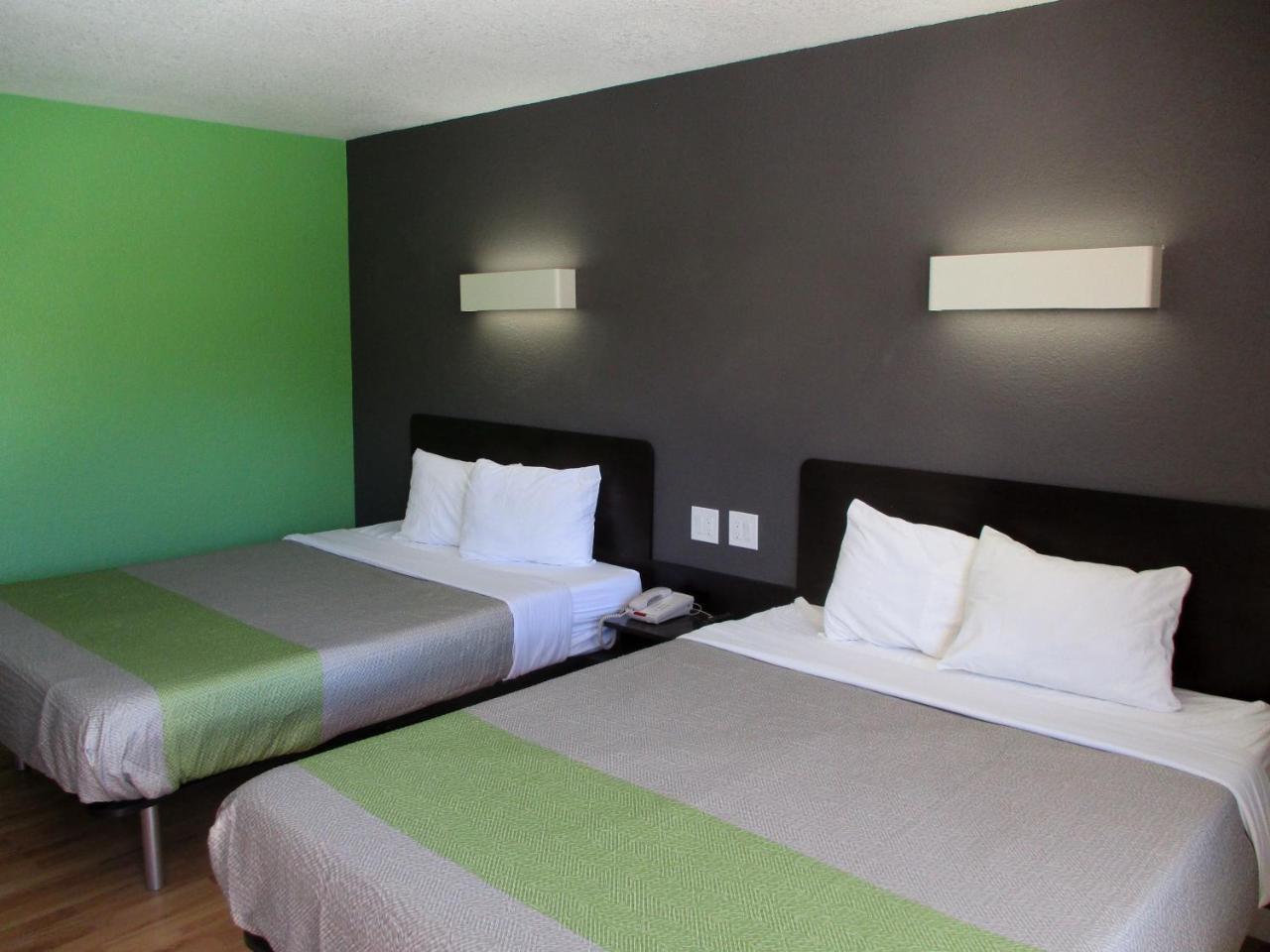 Deluxe Queen Room with Two Queen Beds - Non-Smoking
