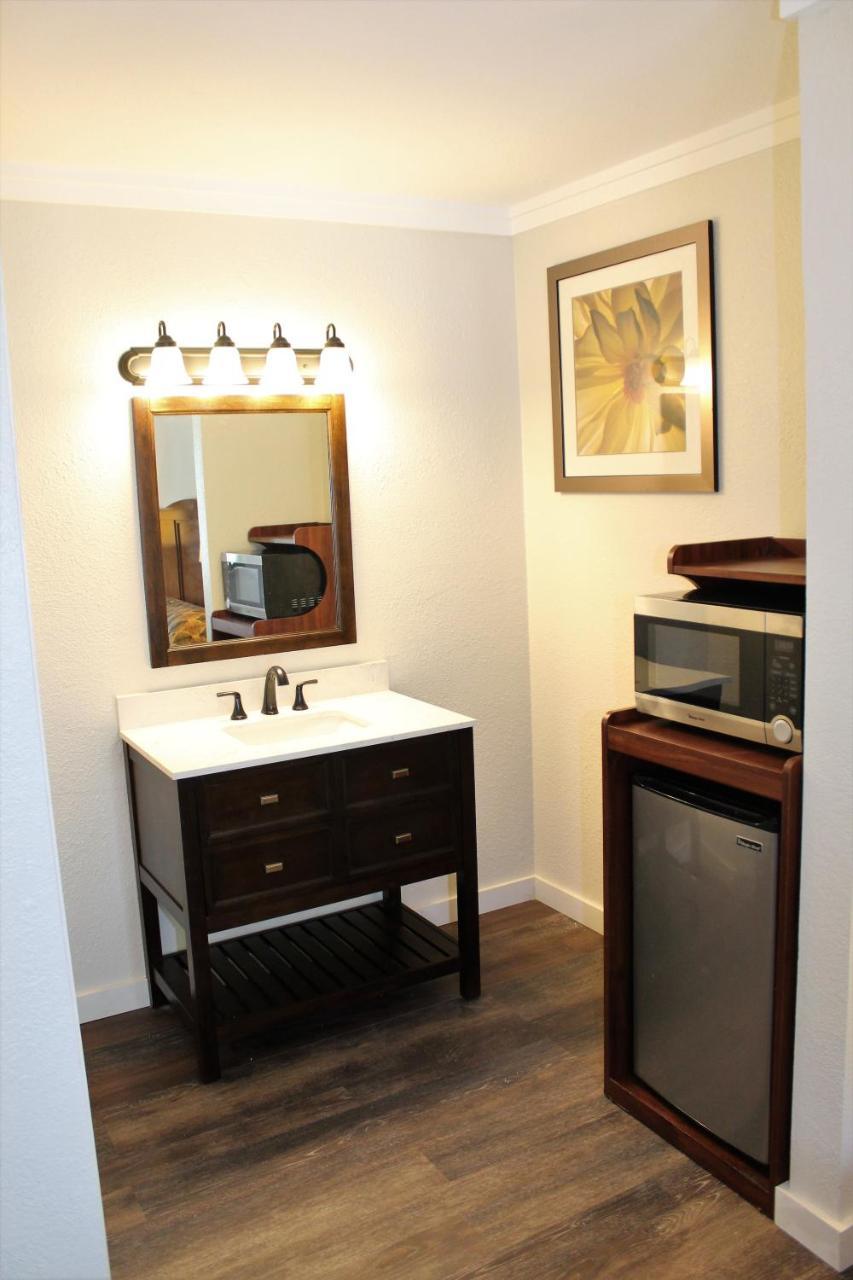 Deluxe King Suite