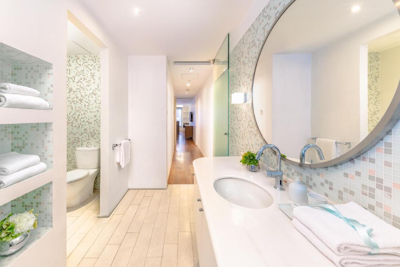Premier Harbour View Suite