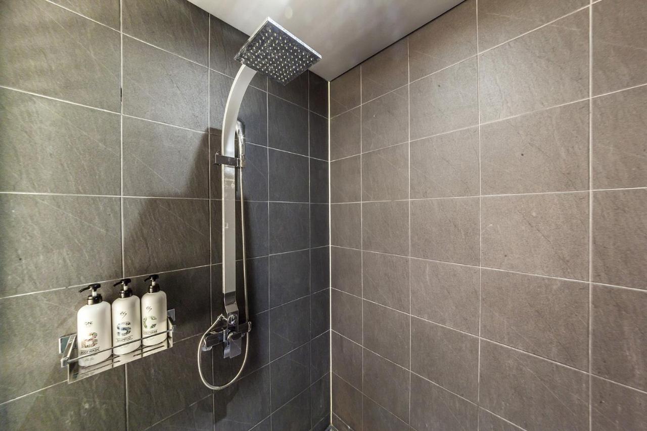 Suite,757386133:JPEG