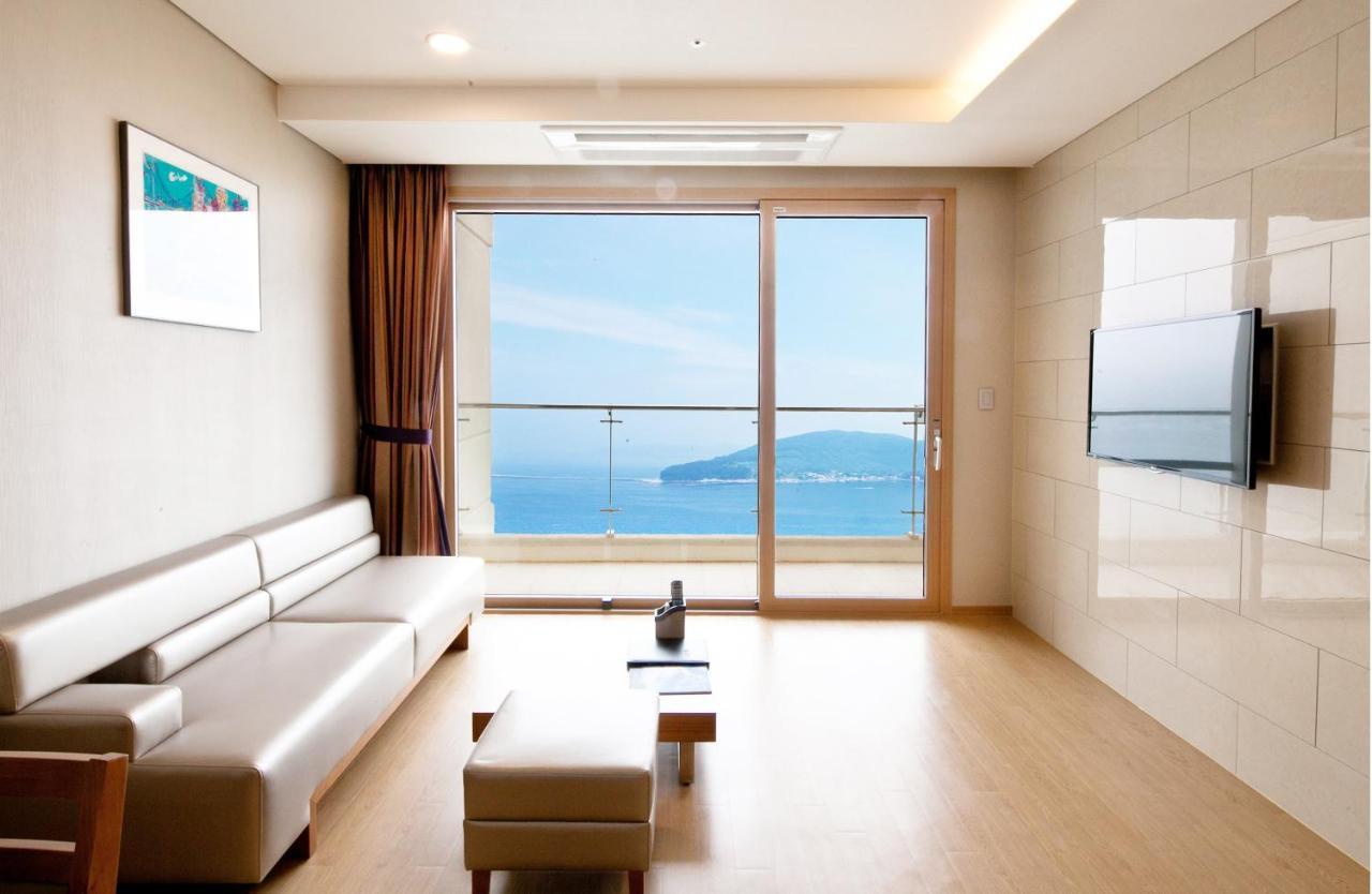 Suite -  Bed Type Randomly Assigned (Without Kitchenette, Panoramic View)