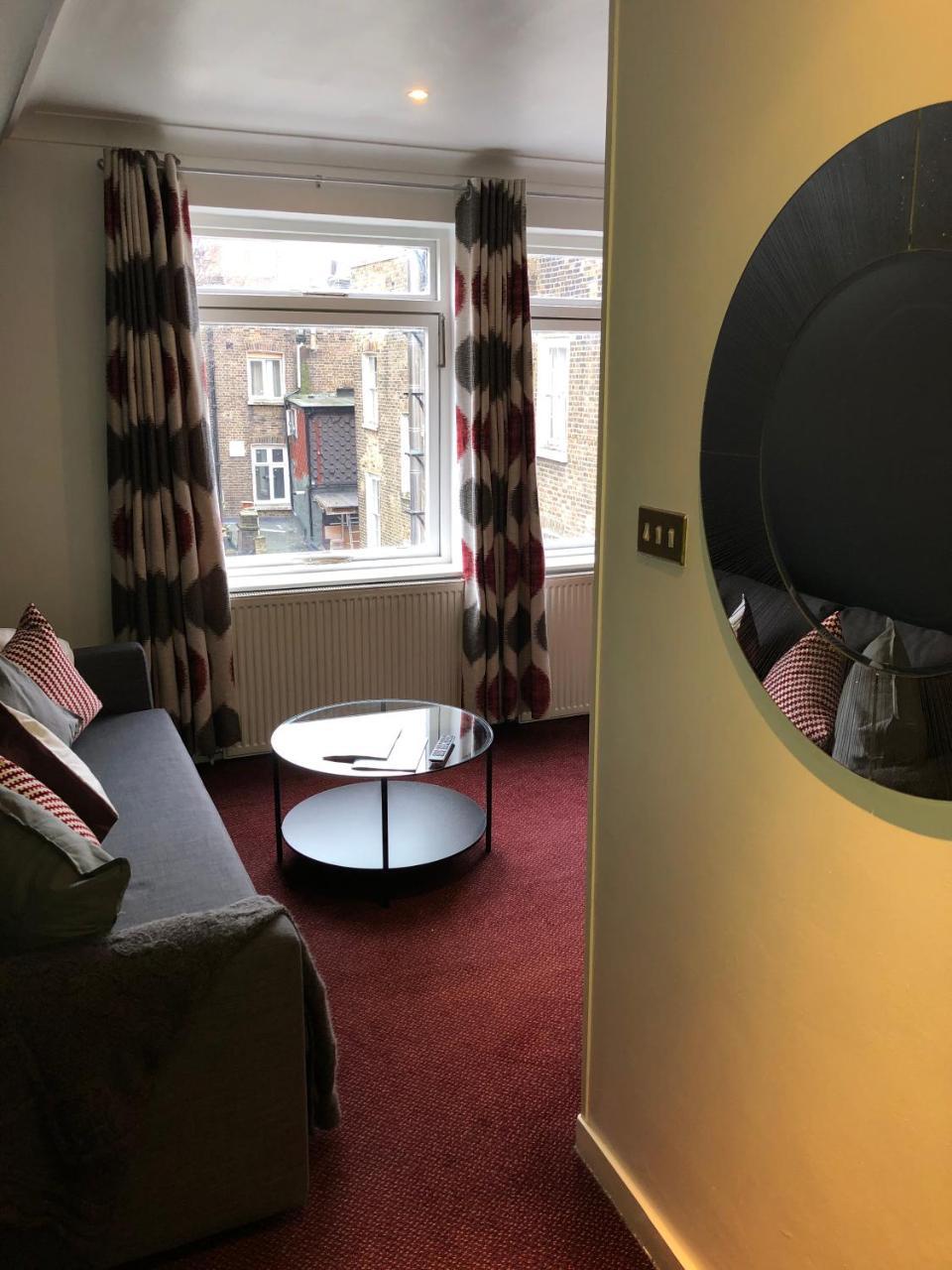 Suite,1208716870:JPEG