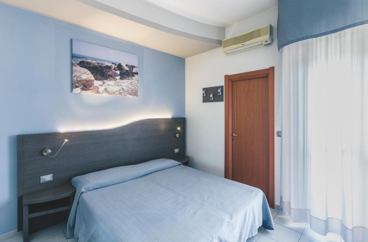 Double or Twin Room with Sea View