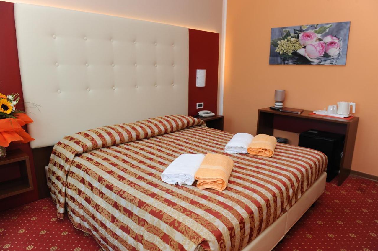 Double or Twin Room with Lake View